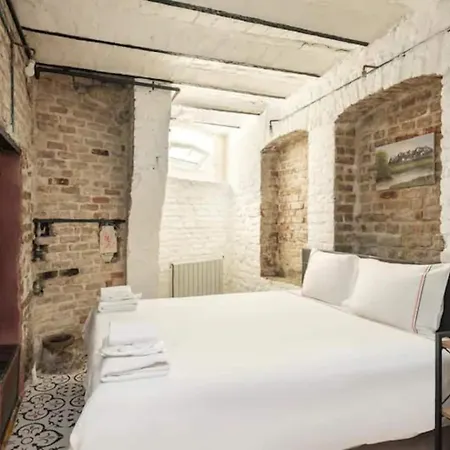 Gorgeous Rustic Balat 4bed2bath Home! #363 * איסטמבול